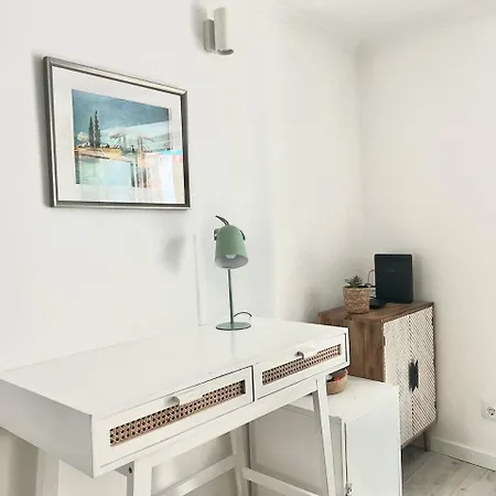 Cozy One-bedroom In Alfama By Lisboafama Apartment